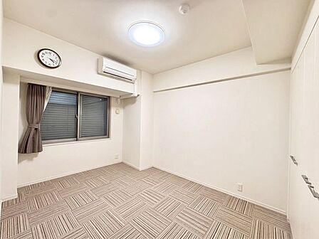 【洋室】明るく広々としたベッドルームは、一日の始まりと終わりを快適に過ごせます!※CGで家具等を消しております。
