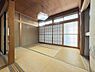 室内：1階南側にある和室6帖　映ってませんが、欄間があり、床の間もございます。季節のイベント棚として飾ったり、ここに何か置くと決めずに、お家の余白として楽しんでみられるのも良いですね。