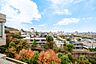 その他：【バルコニーからの眺望写真】リビングからつながるバルコニーからは街並みを見渡せます。