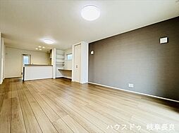 グローバルガーデン岐阜市柳津町丸野5丁目:リビング