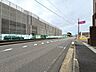 外観：≪南側西向き≫幅員にゆとりのある前面道路。マンション周辺は見通しが良く、車でのアクセスもしやすい環境です。
