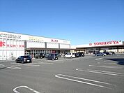 ヨシヅヤ津島北テラス食材のほか衣類や日用品も揃います。また専門店もあり、コメダ珈琲店やセリア、靴のエルパス、精文館書店、ＴＳＵＴＡＹＡなどが入る複合商業施設です。 3180m