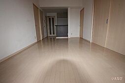 フラットリア春日 8階3LDKのリビング/ダイニング