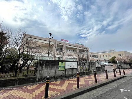 川崎市立高津中学校(460m)