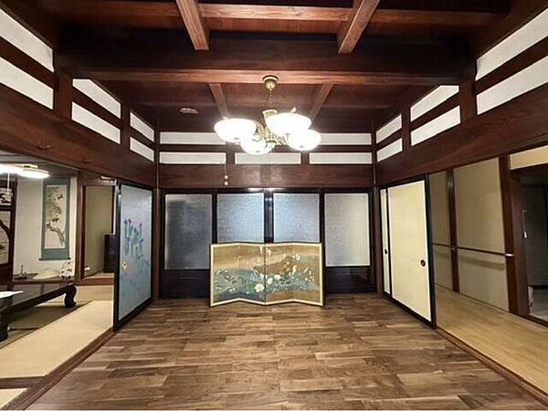 洋室を拡大表示