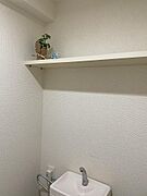 物置棚があるので便利です。同仕様の画像となります。