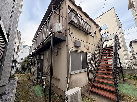 落ち着いた外観...
