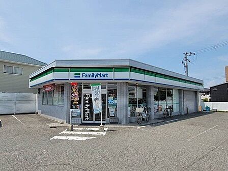 ファミリーマート住吉店 510m