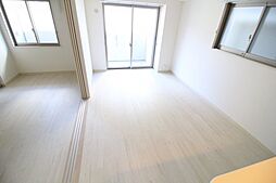 アウルムグランデ 201 2階1LDKのリビング/ダイニング