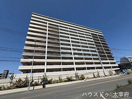 2023年2月築の地上14階建てマンション／管理人日勤／小・中学校まで徒歩10分圏内／周辺の生活利便施設が充実