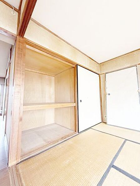 ◇窓付きの明るい室内◇押し入れ付き