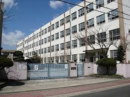 名古屋市立浦里小学校 徒歩1分。 50m
