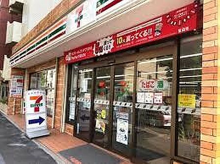 セブンイレブン名古屋内山2丁目店 徒歩2分。 120m