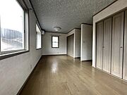 【2F洋室】収納豊富な11.5帖洋室は家具配置も自由♪※リフォーム前の写真です※2026年2月撮影