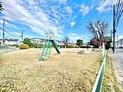 台田池尻公園が目の前に広がり、季節の移ろいを感じながら暮らせるロケーションです。