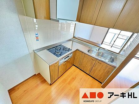 L字キッチンキッチン扉新調♪床・クロス貼替済♪