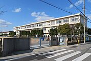 姫路市立広畑第二小学校 徒歩15分。 1140m