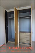 収納にはタンスが備え付けです。