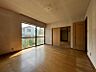 室内：リビングに隣接する洋室！大きな窓からは明るい光が入ります♪
