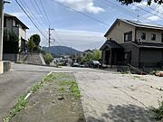 分譲済街並み写真　現地からの前面道路と東側眺望