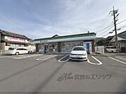 ファミリーマート　香芝二上駅前店まで500メートル