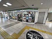 ファミリーマート　近鉄大和高田駅前店まで650メートル