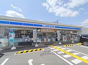 ローソン　王寺本町2丁目店まで700メートル