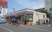 ファミリーマート小向西町一丁目店 145m