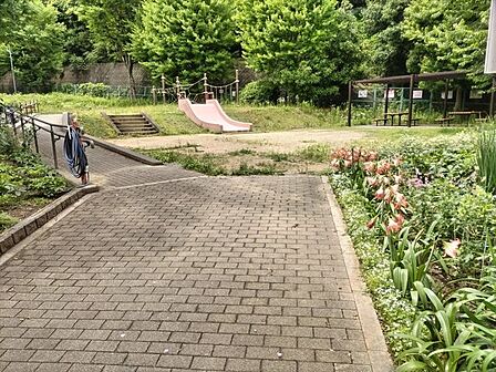 真上東公園 620m