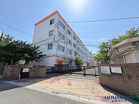 高槻市立第六中学校 830m