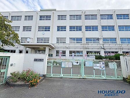 高槻市立柳川小学校 690m