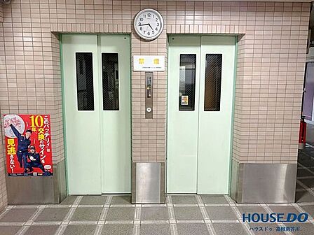 エレベーターは2基完備されており、朝の通勤・通学時間帯もスムーズです。