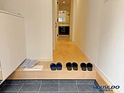 明るい玄関です。