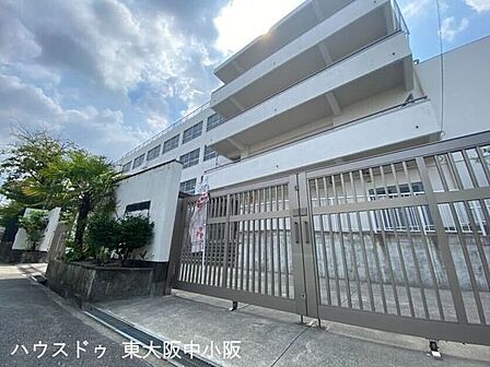 岩田西小学校 1220m