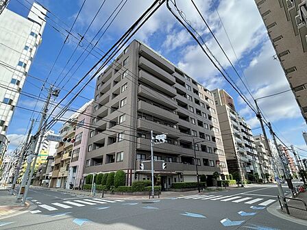 13階建ての4階に位置するお部屋です。大切なペットとも一緒に暮らすことが出来るマンションです♪