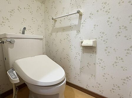 清潔感のあるトイレ。※リフォームのご相談も承ります。