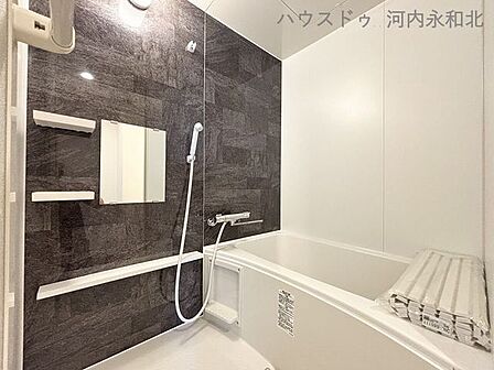大型の浴槽は足が伸ばせてくつろげて、リラックスして入れそうですね。