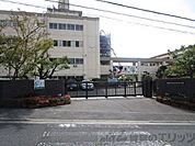 高槻市立芝谷中学校 徒歩13分。 1010m