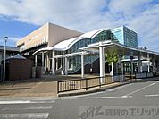岸辺駅 徒歩11分。 810m