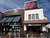 マルヤス 登美の里店 徒歩2分。 130m