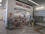 セブンイレブンハートインJR吹田駅中央口店 徒歩6分。 470m