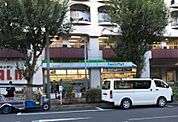 コンビニ  10ｍ