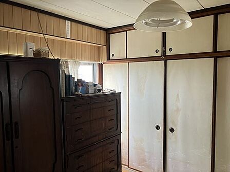【北側和室】襖を開けておけば、ダイニングスペースと繋げることもできます。