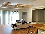 ※一部家具消し加工をおこなっています。リビングは住いの中心に。家族との会話が弾む明るい空間です