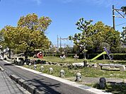 黒田公園・遊具あり・公衆トイレあり・駐車場なし※歩道があるので、安全の配慮もされております。 1000m