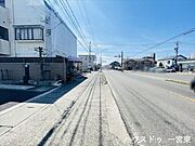 ≪東側南向き≫全面道路は幅員にゆとりがあり、歩道も整備されているため、お子様の通学や通行も安心できる環境となっています。