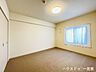 洋室：【8.3帖】一番広いお部屋になっています。クローゼットも大きいので、主寝室の利用に適しています。