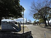 多加木公園・遊具あり・公衆トイレあり・駐車場あり・グラウンドあり（令和7年まで工事中）・手洗い場あり※敷地面積が広いので、余裕をもって遊ぶことができます。 700m