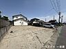 外観：西側前面道路なので生活時間帯の日照時間を長く確保できます。居室を南向きに設計しやすいのもメリットですね。
