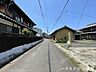 外観：【南側西向き】幅員約4.4mの前面道路です。普通車が1台通れる幅となります。大型車の通行が少ないので、振動や騒音が抑えられます。